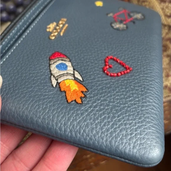 Authentic COACH Leather heart/spaceship/bicycle zip top card wristlet - Picture 3 of 11